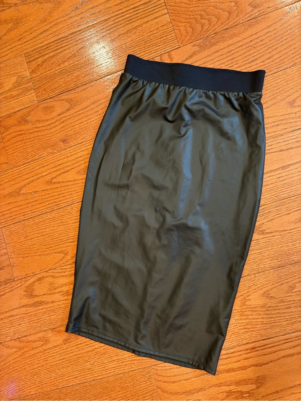 Persaya Green Faux Leather Pencil Skirt Office Siren Downtown Girl Stretch Midi